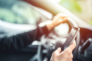 person distracted driving on phone